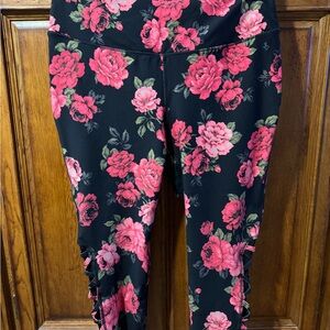 NWOT Torrid Active Leggings - Black with Red and Pink Roses